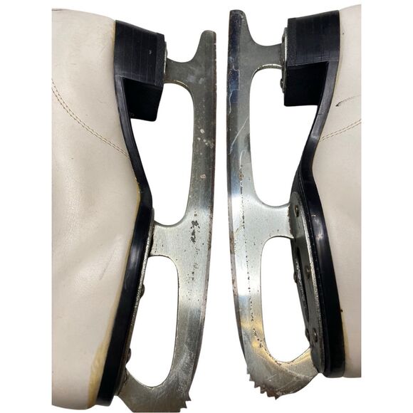 Vintage White Figure Ice Skates Womens Size 9 Made In Canada Winter Snow Sports - Picture 8 of 16